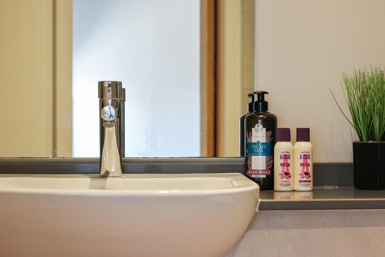 Modern 2-Bed Apartment, Free Parking, City Centre, Netflix & Pet Friendly - Hosted By Stay Host Save Sheffield Extérieur photo
