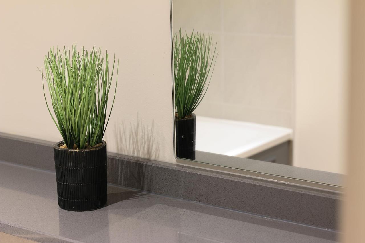Modern 2-Bed Apartment, Free Parking, City Centre, Netflix & Pet Friendly - Hosted By Stay Host Save Sheffield Extérieur photo